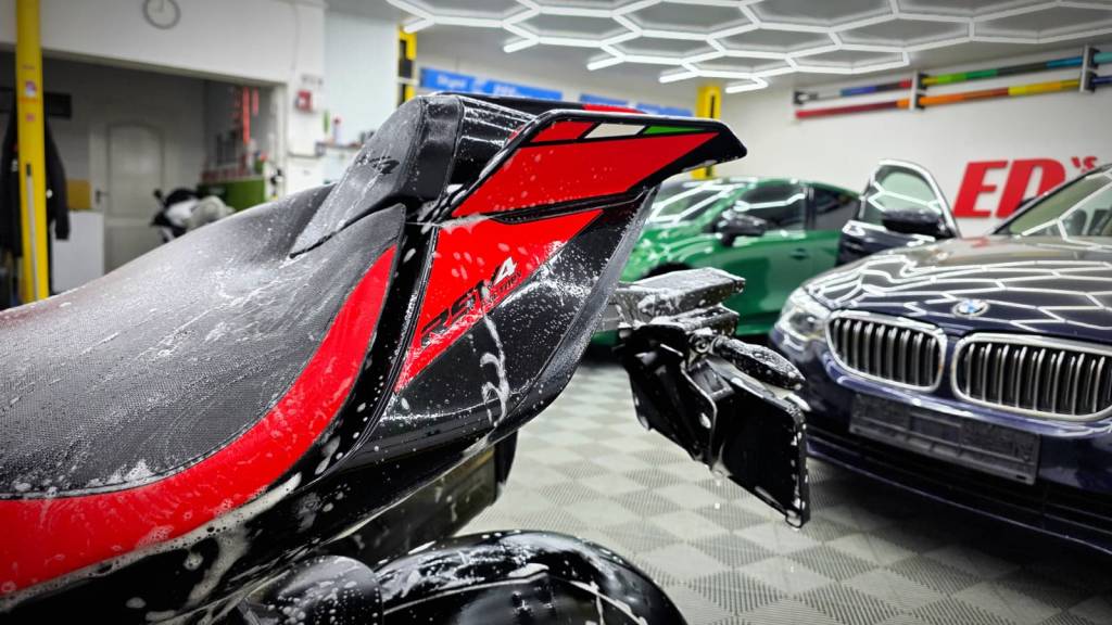 Detailing profesional si aplicare ppf pe Aprilia RSV4 Factory in Bucuresti
