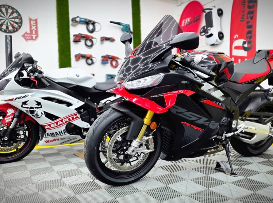 Motociclete Yamaha si Aprilia in garaj pentru infoliere cu ppf in Bucuresti