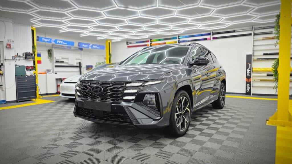 Detailing exterior masina noua in Bucuresti