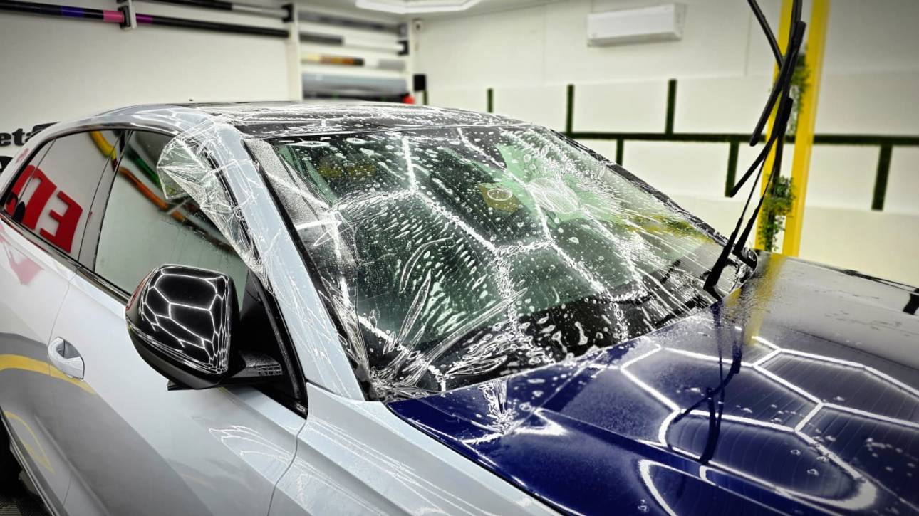Montare folie de protectie ppf pentru parbriz in Bucuresti