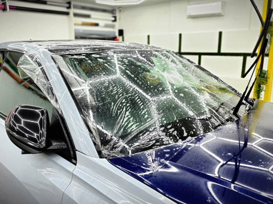 Montare folie de protectie ppf pentru parbriz in Bucuresti