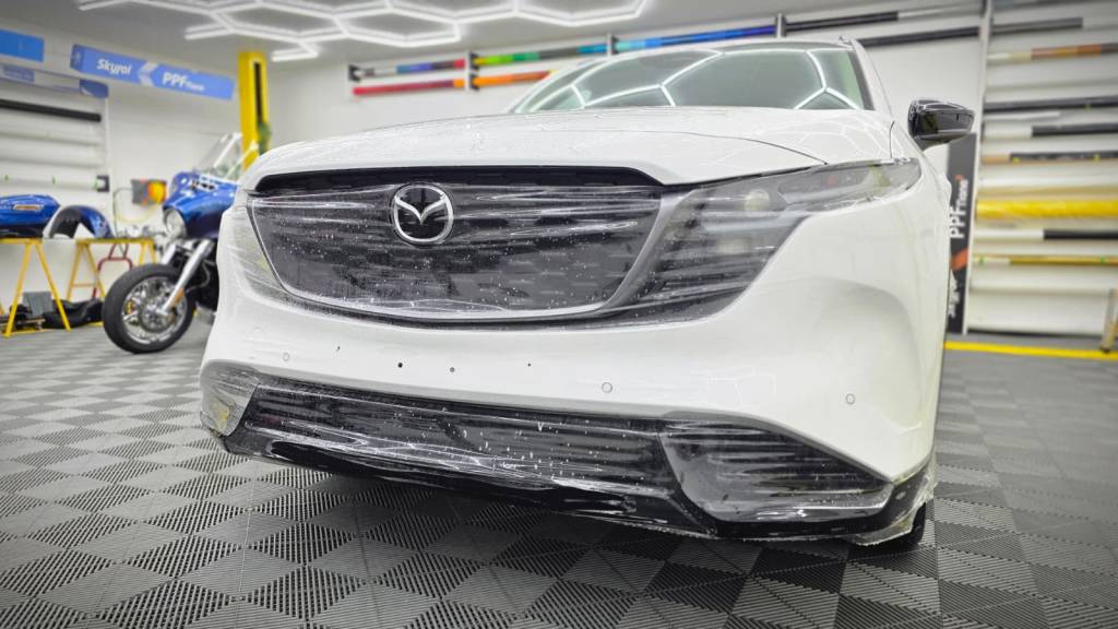 Infoliere bara fata cu ppf masina noua Mazda in Bucuresti