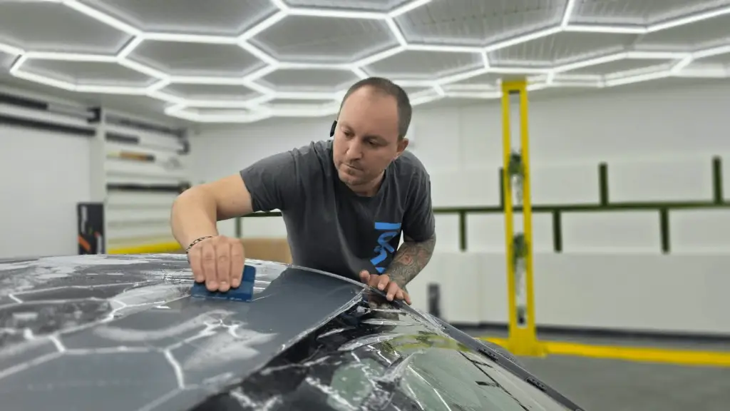 Aplicare profesională folie PPF pe BMW M340i în atelierul ED's Detailing Garage din București