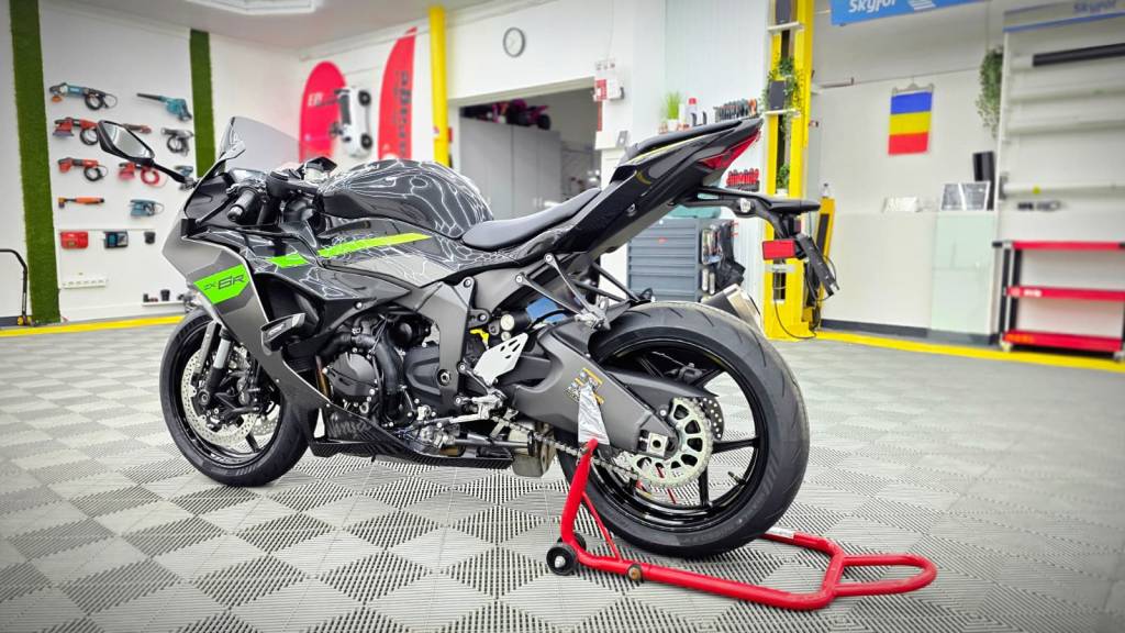Protecție carene moto cu folie PPF mata in Bucuresti