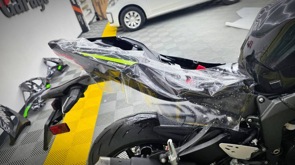 Infoliere carena aripioara spate moto Kawasaki cu ppf in Bucuresti