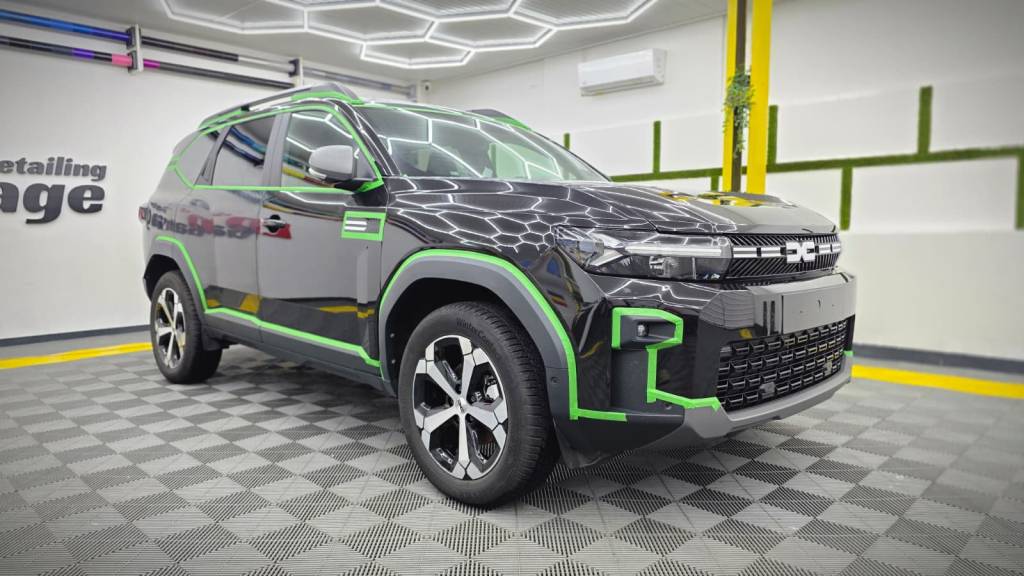 Polish profesional Dacia Bigster in Bucuresti