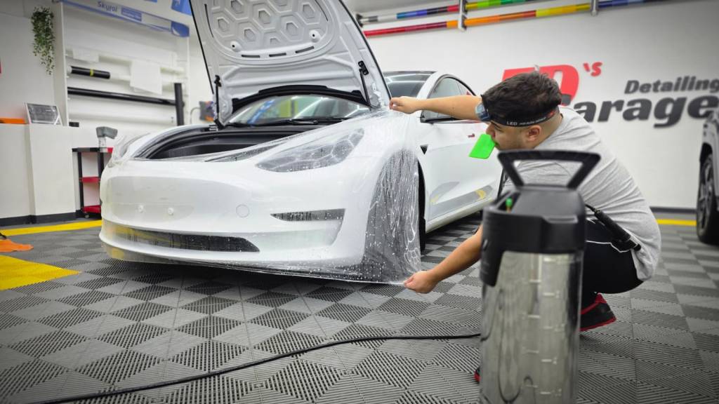 Montare folie ppf pe bara fata tesla in Bucuresti