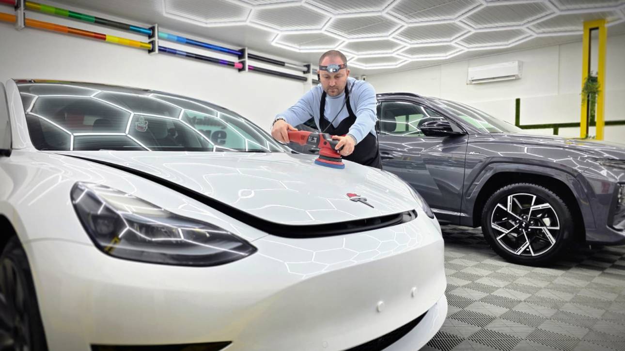 Polish profesional Tesla in Bucuresti