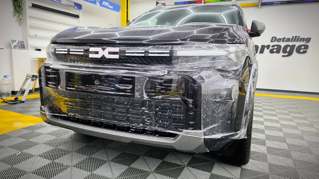 Infoliere cu folie ppf bara fata Dacia Bigster in Bucuresti