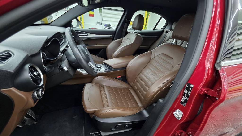 Detailing interior complet Alfa Romeo