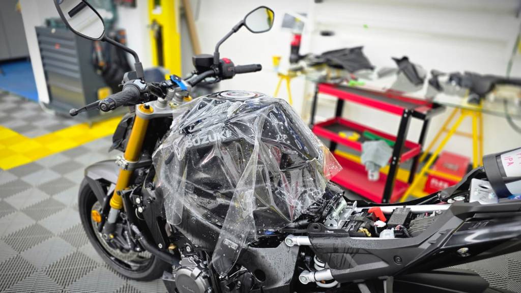 Infoliere cu folie ppf rezervor Suzuki GSX-S 1000 in Bucuresti