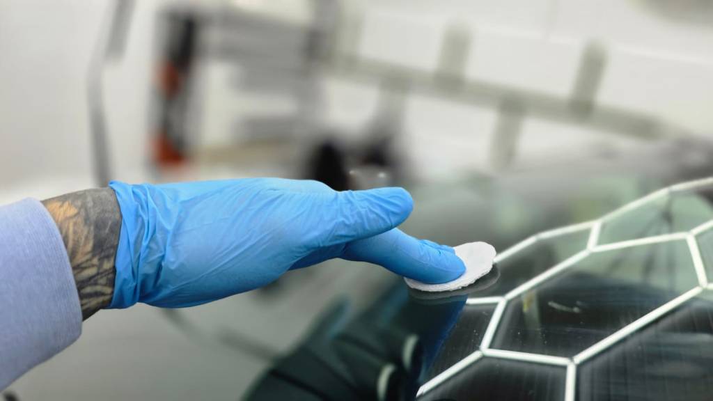 Aplicare protectie ceramica hidrofoba pentru suprafetele din sticla in Bucuresti