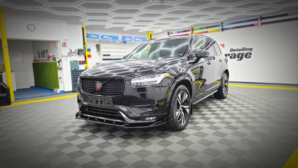 Volvo XC90 full chrome delete in Bucuresti