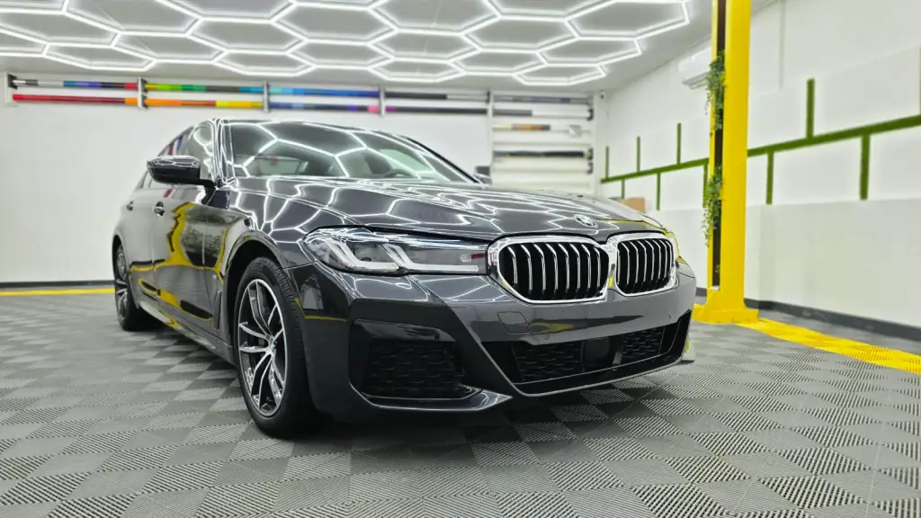 BMW Seria 5 G30 cu protecție ceramică aplicată la ED's Detailing Garage București