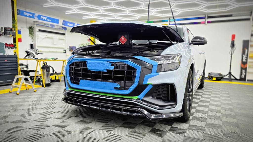 Finisare chrome delete grila fata Audi q8 in Bucuresti