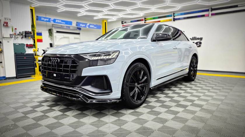 Montare kit tuning Maxton Design pe Audi Q8 in Bucuresti
