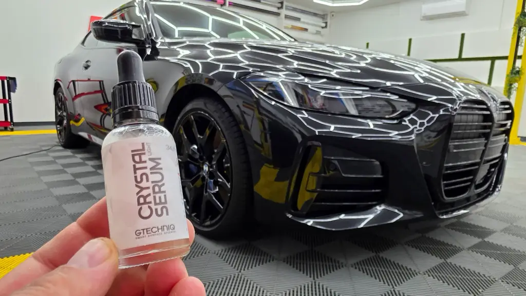 Protecție ceramică Gtechniq Crystal Serum aplicată pe BMW în atelierul ED’s Detailing Garage București