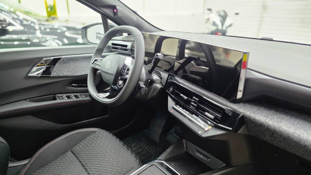 Protectie ppf lucios display Renault Clio in Bucuresti
