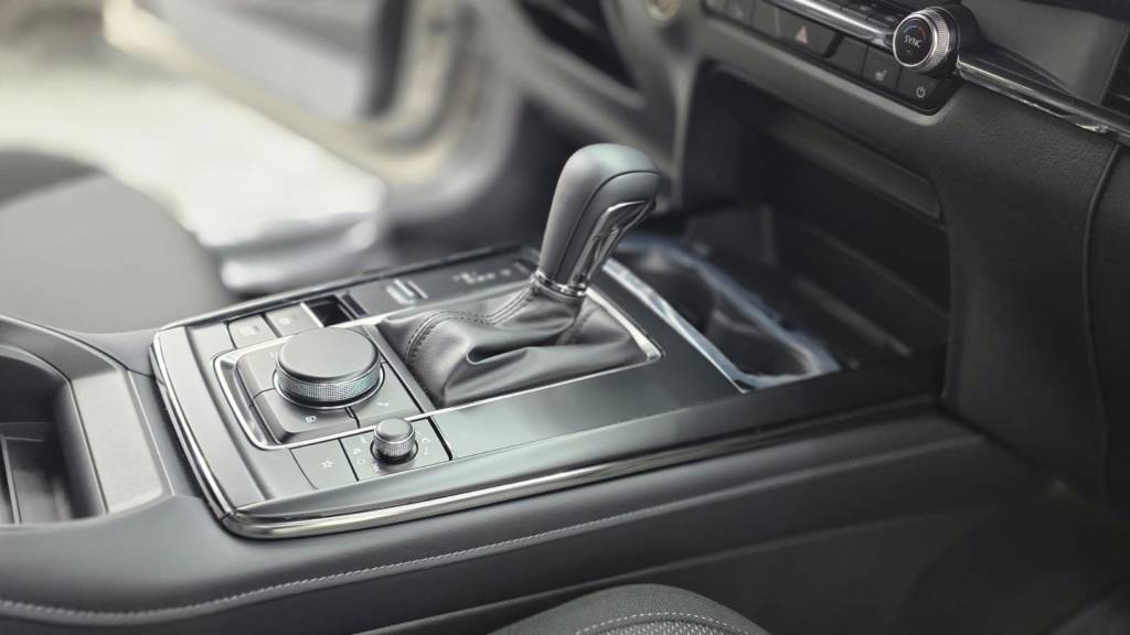 Protectie ppf mat pe consola Mazda in Bucuresti