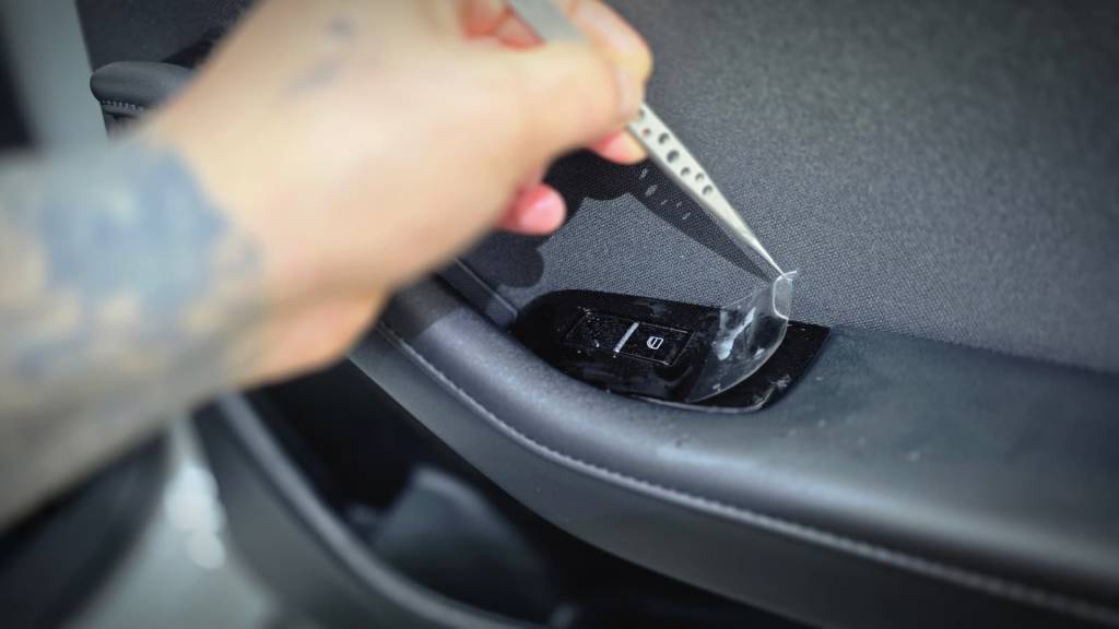 Montare folie ppf consola butoane usa in Bucuresti