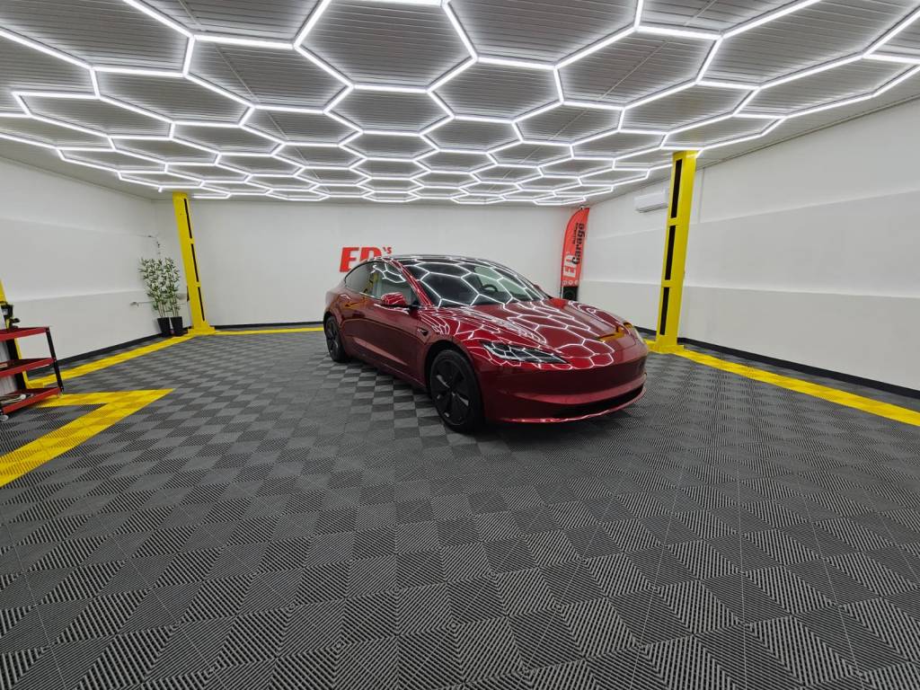 Reda aspectul original al vopselei prin polish auto profesional in Bucuresti 2026