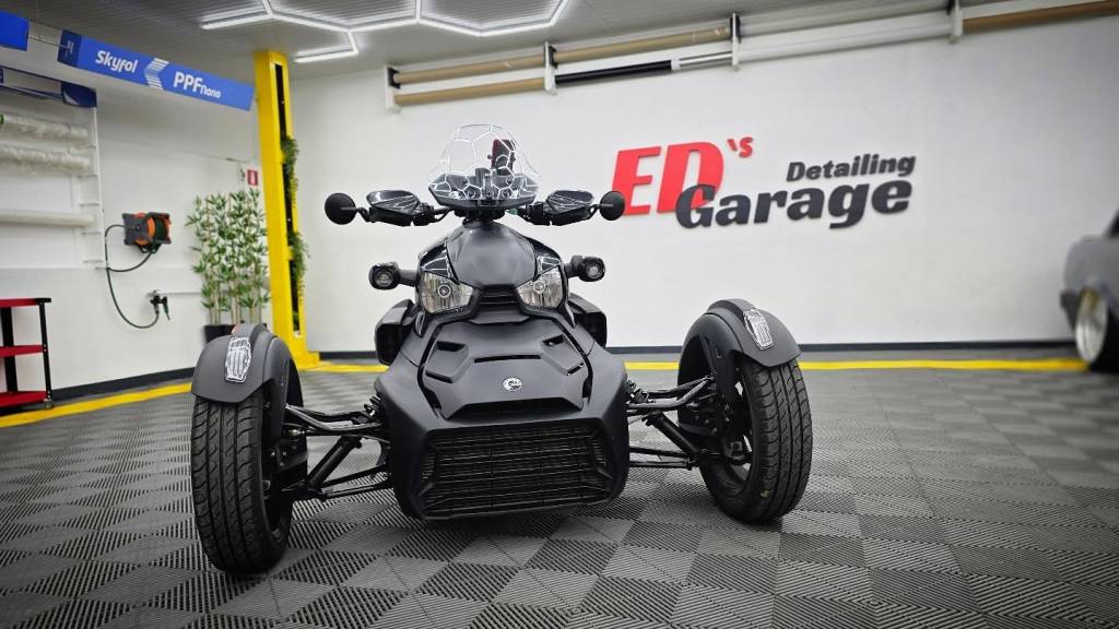 Infoliere profesionala cu PPF Can Am 