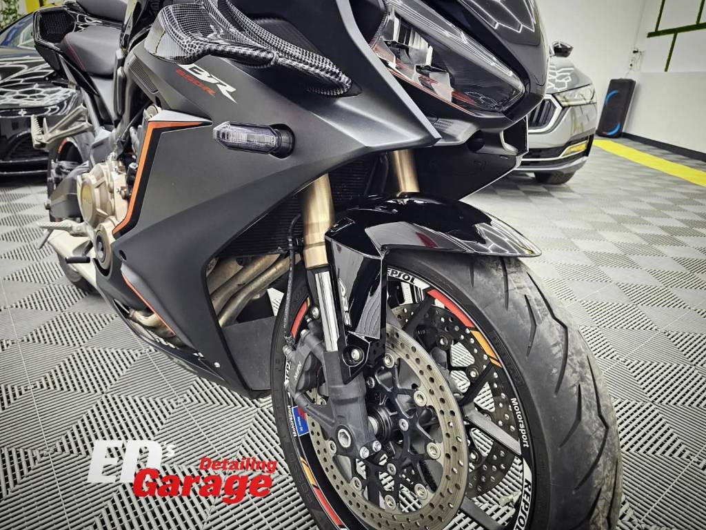 Infoliere cu PPF lucios motocicleta noua in Bucuresti