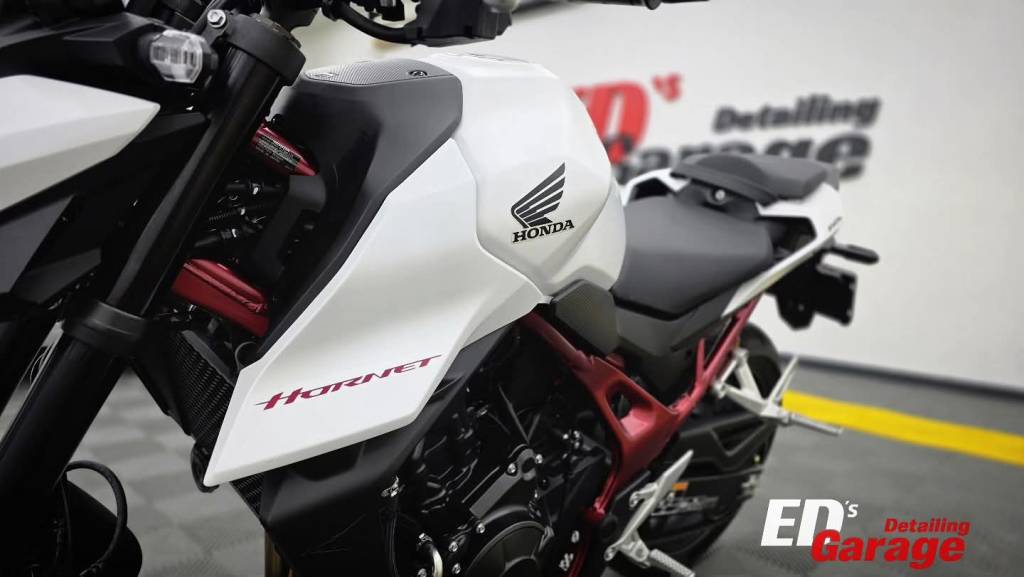 Sigilare vopsea cu protectie ceramica motocicleta Honda Hornet in Bucuresti