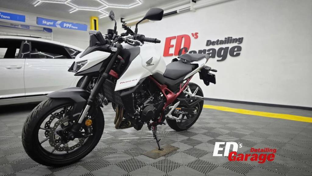 Infoliere cu folie PPF mat motocicleta Honda hornet in Bucuresti