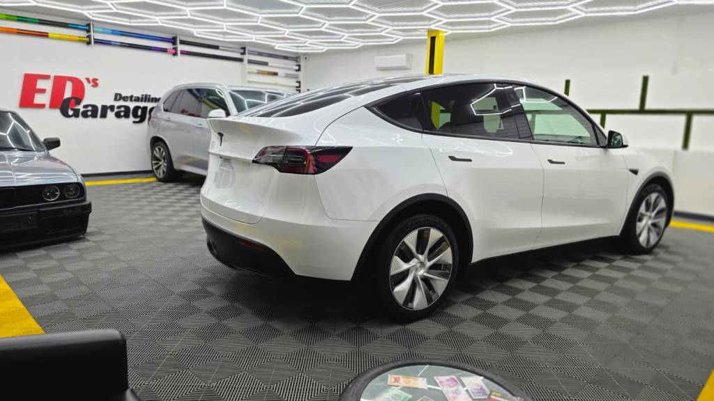 Protectie reala pentru masini electrice doar cu folie PPF si luciu desavarsit cu protectie ceramica dedicata foliei PPF in Bucuresti 2026