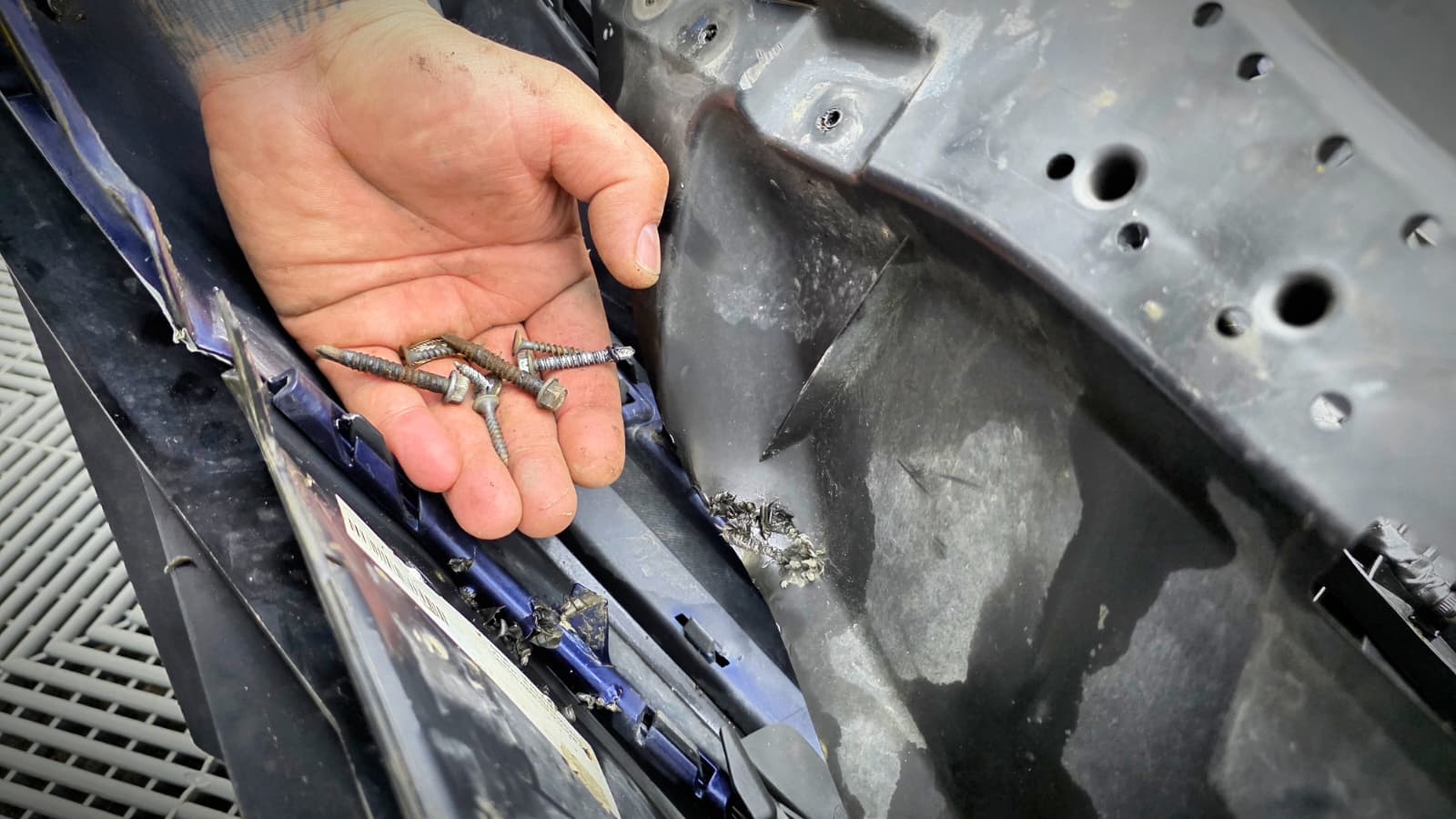 Bara gaurita si suruburi neconforme cu montajul Maxton