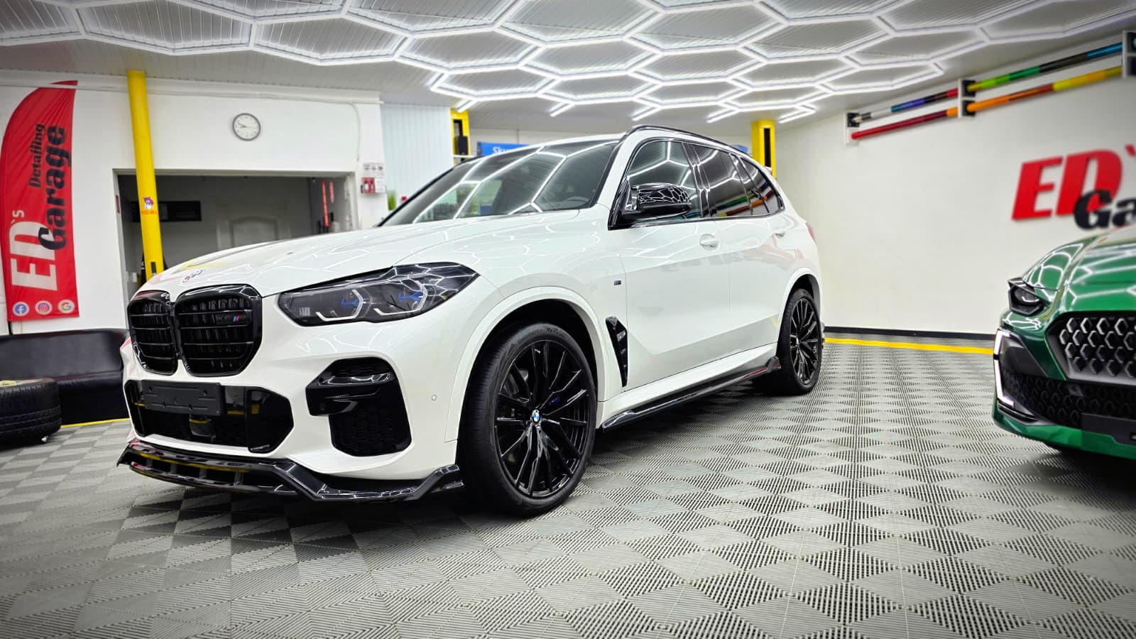 Montaj kit Maxton Design pe BMW X5 G05 in Bucuresti