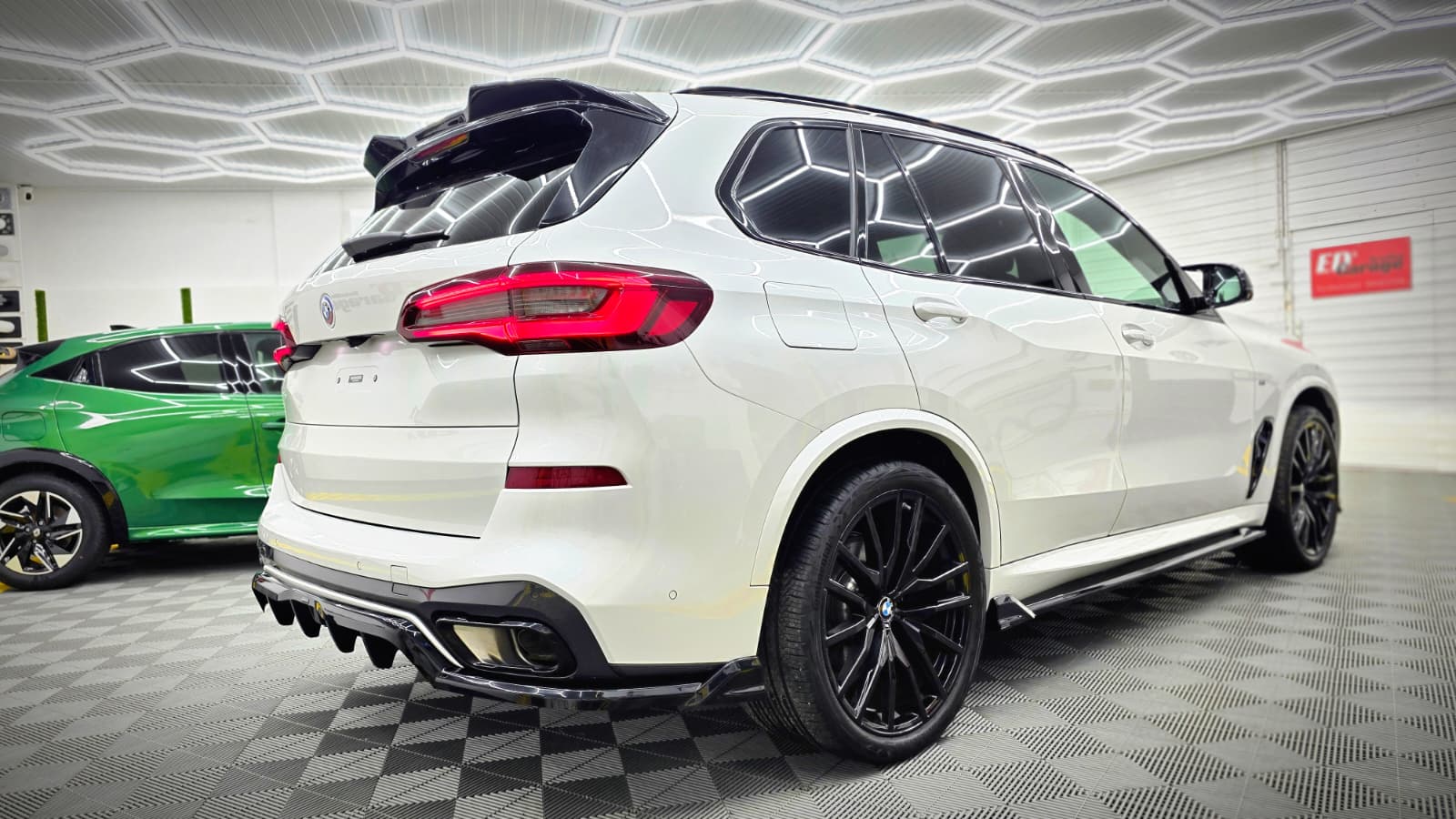 Montaj Maxton Design pe BMW X5 in Bucuresti