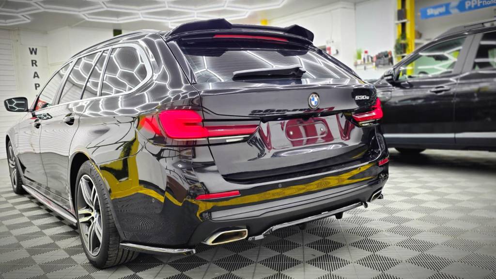 Montaj profesional pe BMW G31 elemente tuning Maxton Design in Bucuresti
